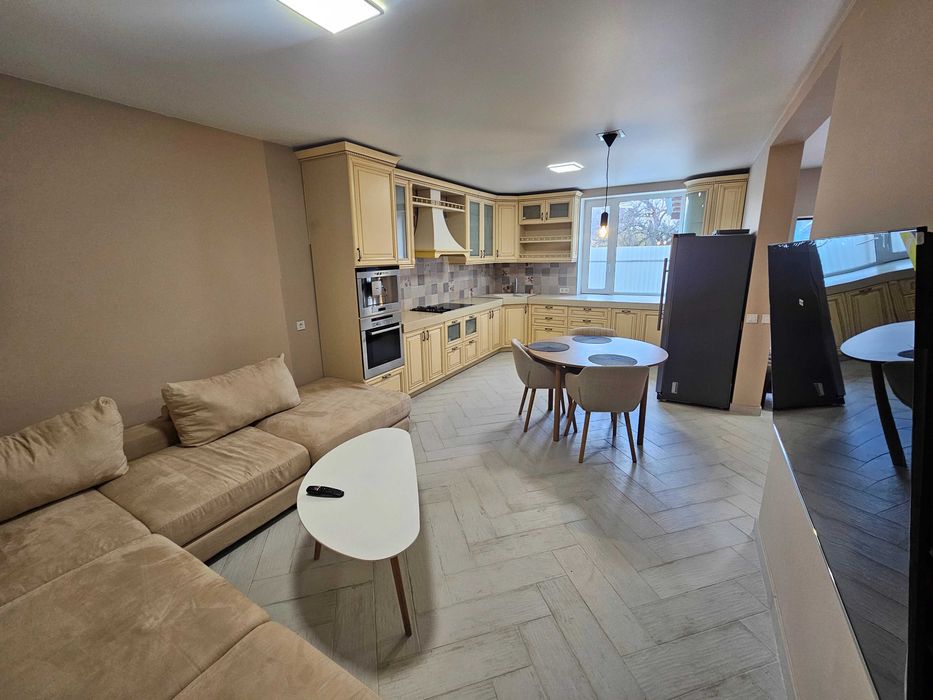 Таунхаус 100 м2 біля метро СЛАВУТИЧ (Осокорки).