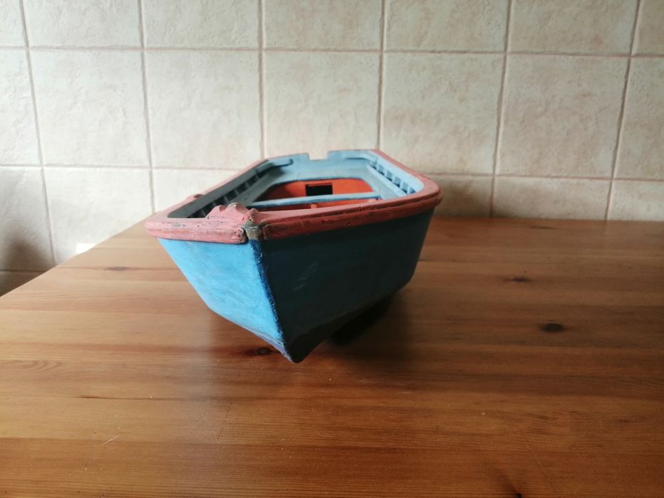 Aiola de madeira artesanal