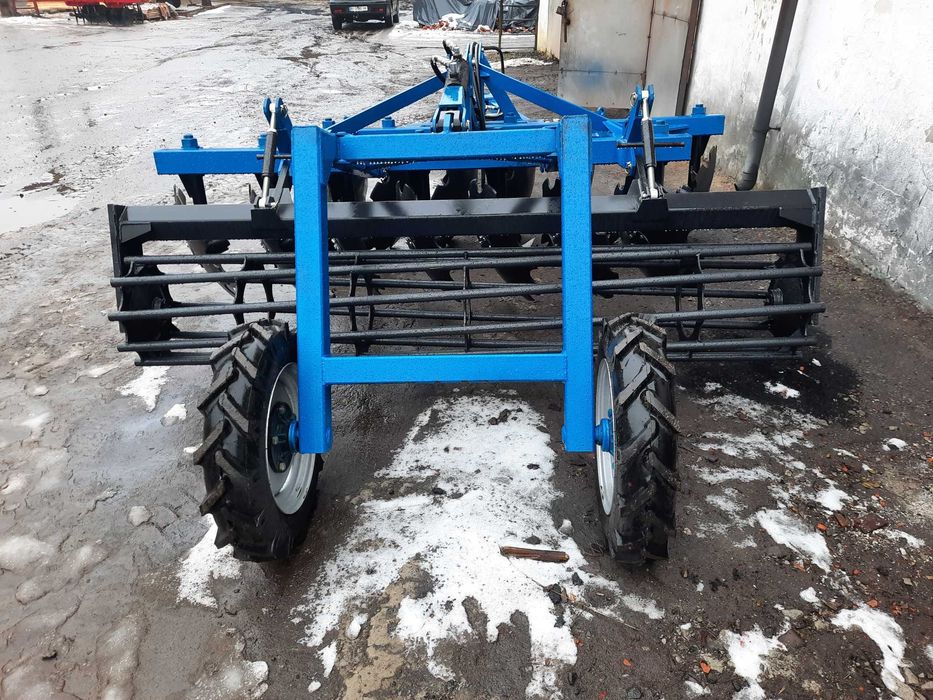 Культиватор причіпний КПГ-2,5 є навісний варіант. Борона дискова.