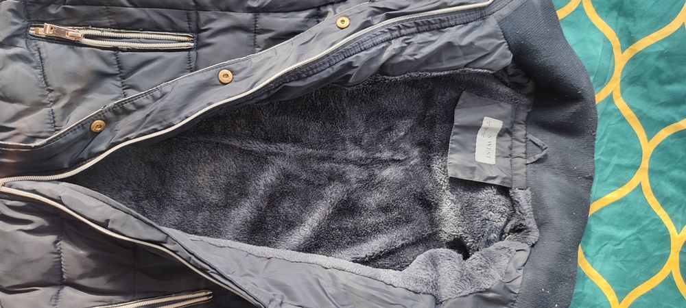 Kurtka zimowa z kapturem i kożuszkiem w środku
