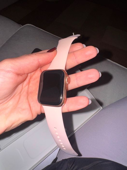 Apple Watch SE GPS + caixa + 2 pulseiras extra