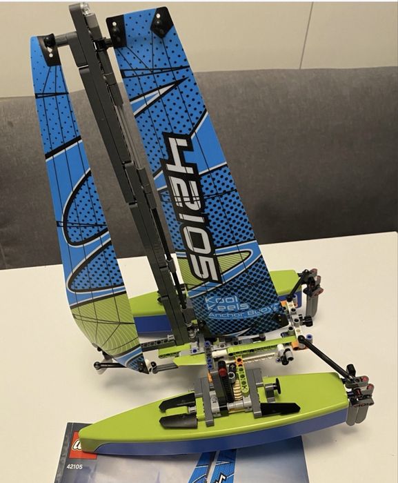 LEGO Technic 42105 - Katamaran, komplet z instrukcją