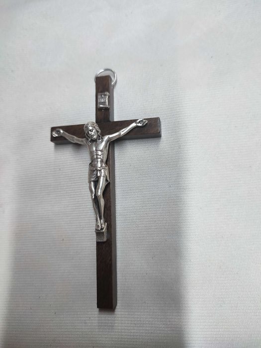 18x Crucifixos em Madeira cerejeira e Metal, fabrico artesao Italiano
