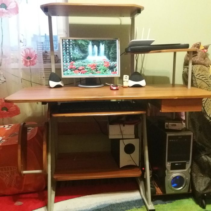 Компютерний стіл, стол