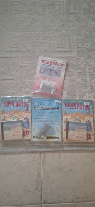 Varios livros para aprender a tocar