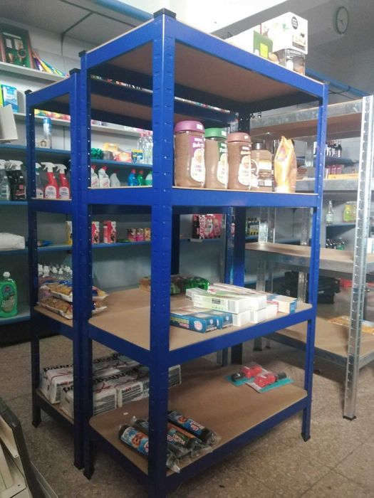 Prateleiras Metálicas - 1,35m de Altura x 40cm de Largura - €40 Cada