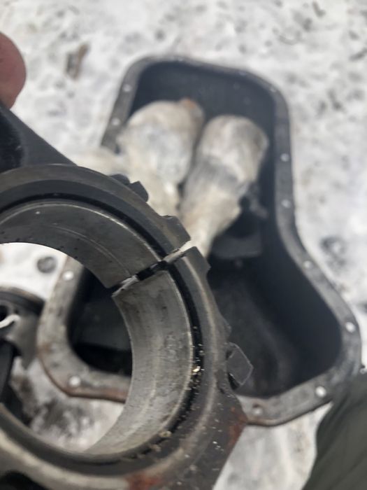 Продам блок з колінвалом поршнями під ремонт