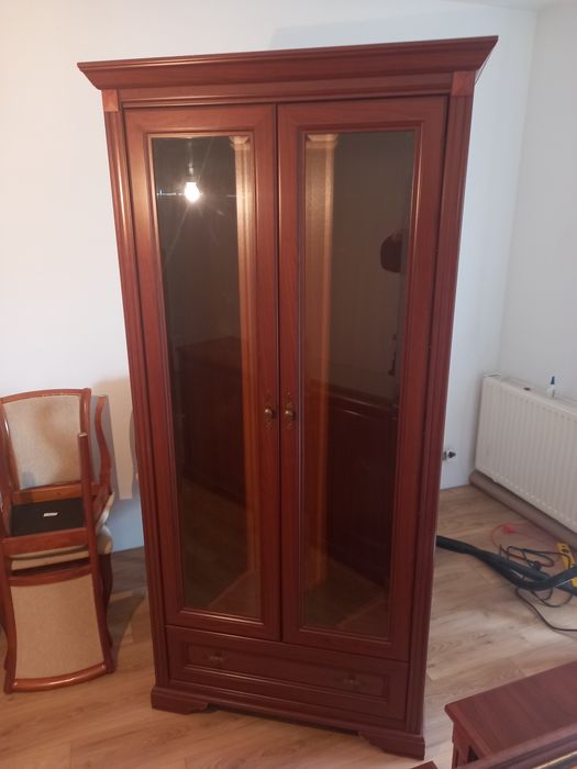 Sprzedam zestaw mebli ( szafa i dwie komody)