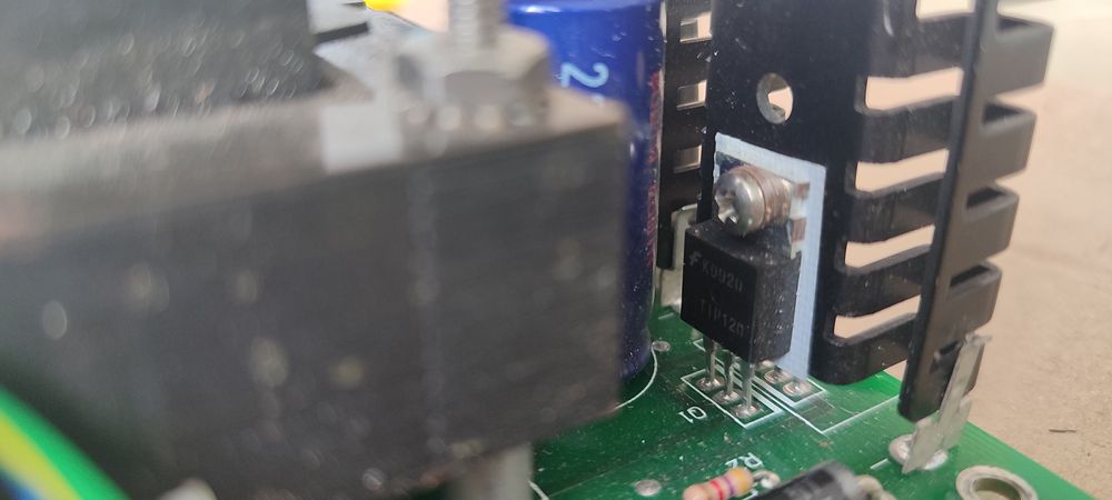 Блок живлення з мережевим фільтром,вимикачем і блоком запобіжника