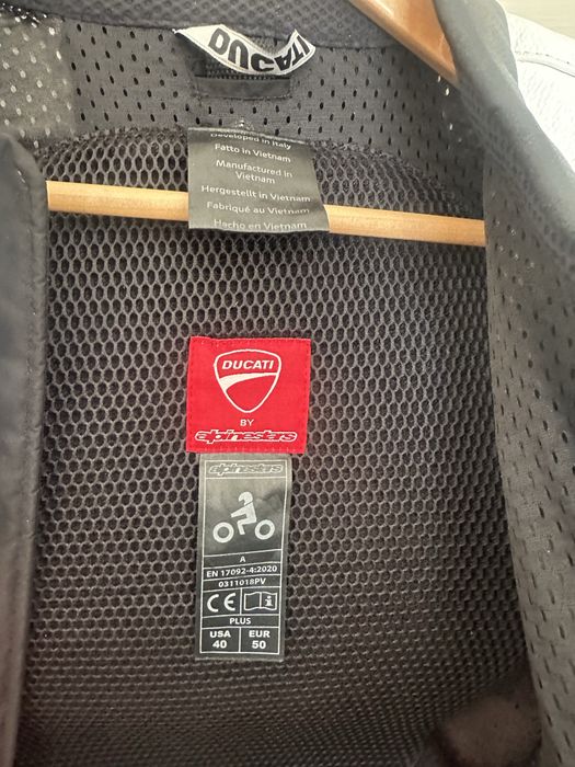 Мотокуртка Ducati
