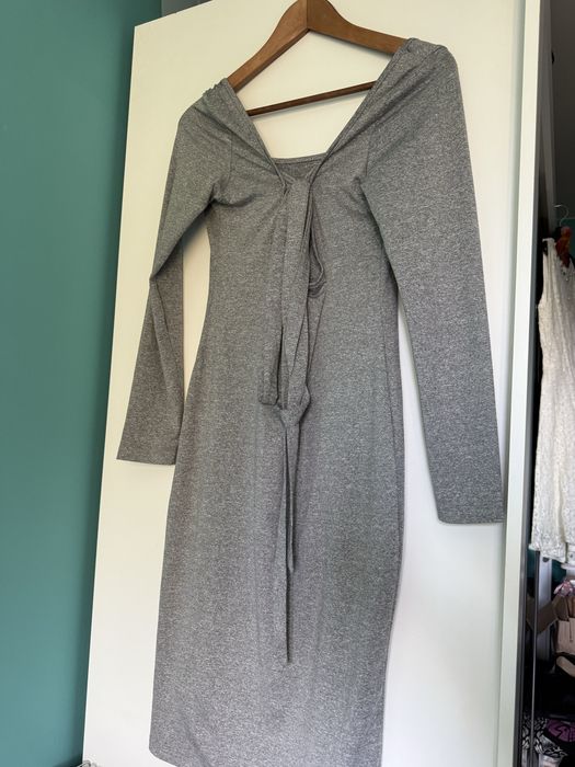 Piękna sukienka szara uni midi