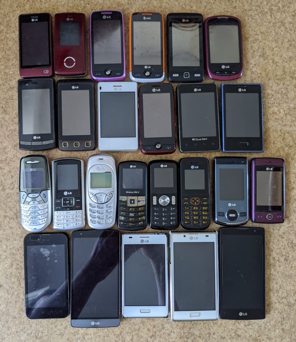 Лот телефонів Sony Ericsson та LG