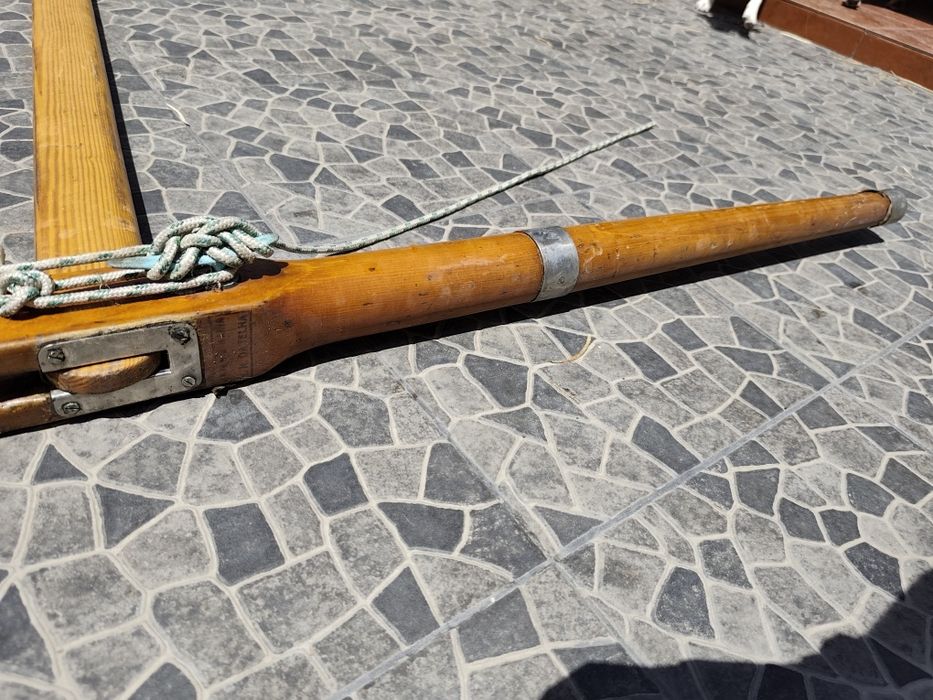 Antigo mastro em madeira decoração