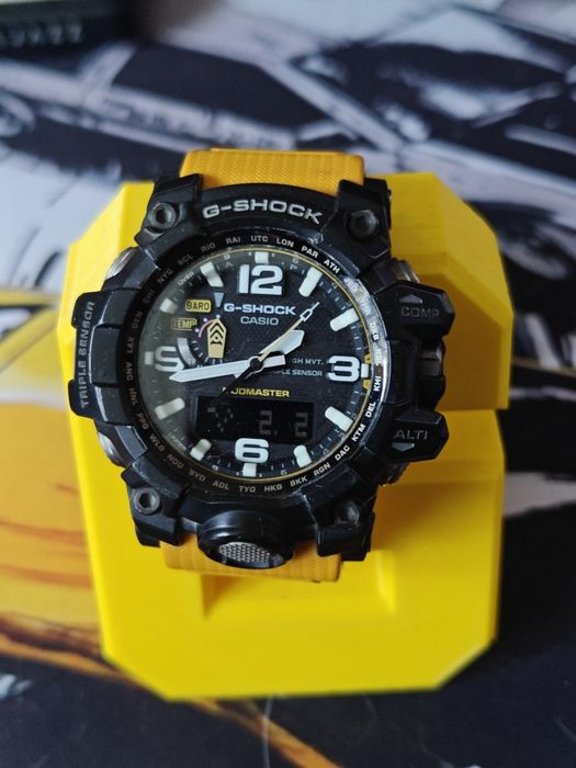 Casio G-SHOCK watch stand /  stojak na zegarek