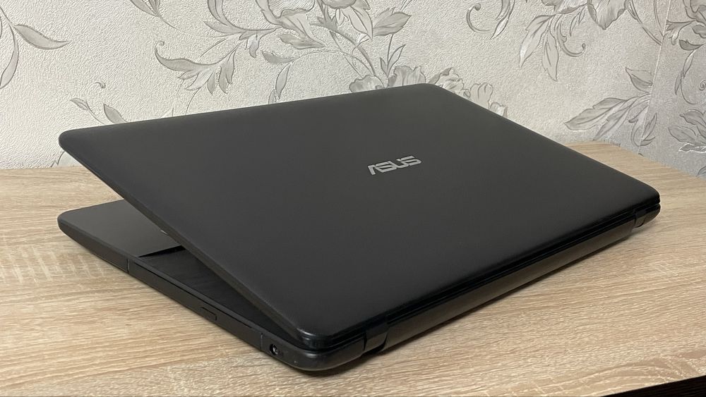 Ноутбук ASUS R752N / 17,3" / 4 ядра / 3 год. акб / 1 TB / Ідеал