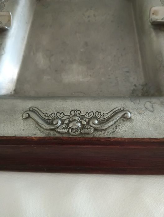 Cinzeiro de estanho