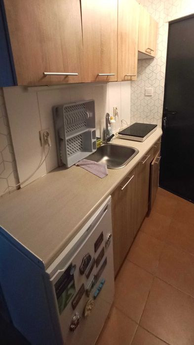 Małe samodzielne mieszkanie w suterenie