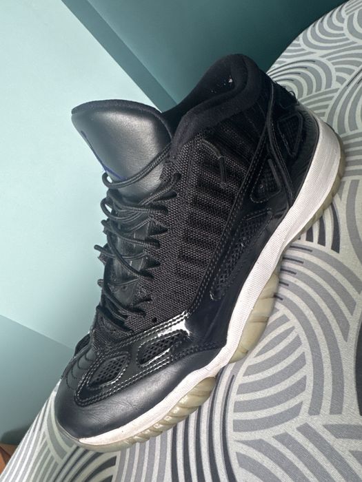 Air Jordan 11 Retro Low “72-10”.