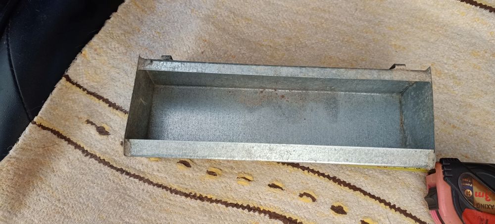 Кормушка  металлическая для перепелов для птиц