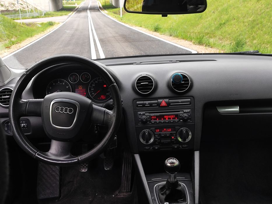 Audi A3 8P • 1.6 Benzyna • 215 tys km • Podgrzewane Fotele • 4el szyby