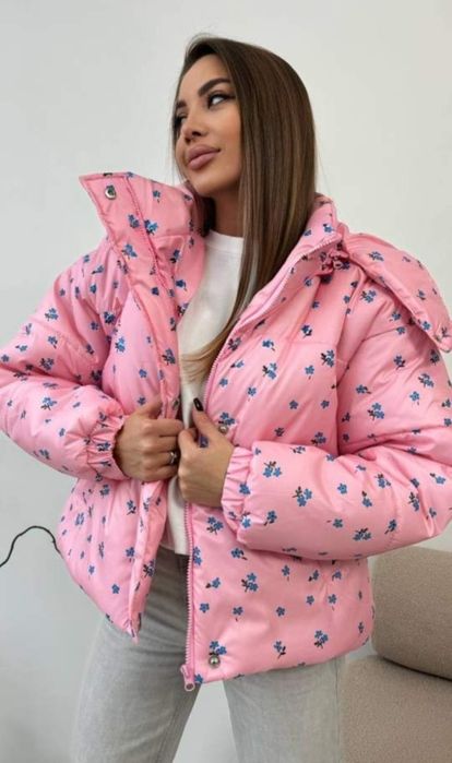 Куртка жіноча, сучасна з ніжним принтом