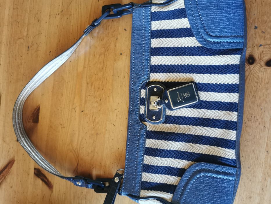 Guess torebka letnia na ramię