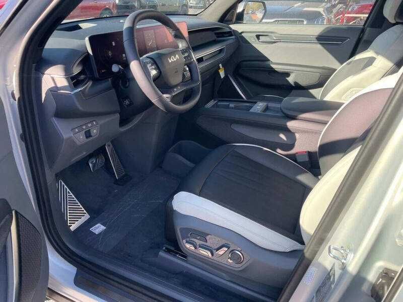 2024 Kia EV9 silver