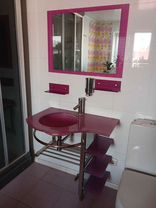 Продам набор Зеркало,умивальник со смесителем и полками