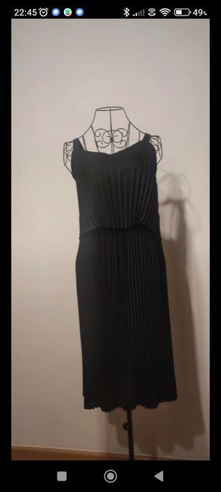 Esmara Plisowana mała czarna midi