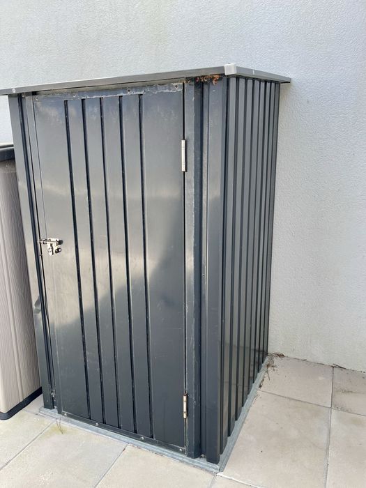 Abrigo de jardim em metal preto