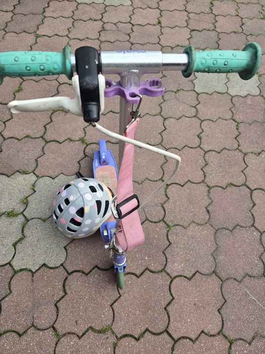 Kask rowerowy i hulajnoga zestaw