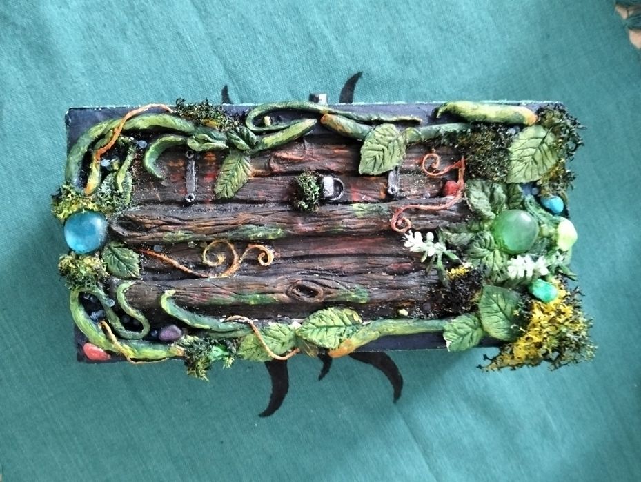 Коробка декорована в стилі фентезі, ручна робота