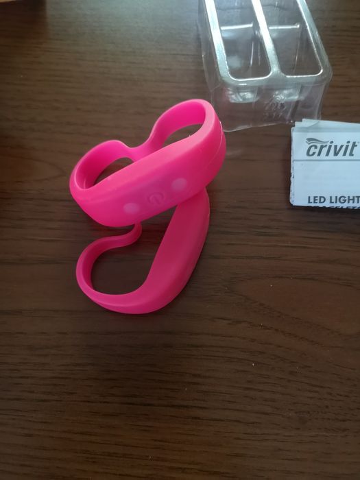 Świecące bransoletki LED firmy Crivit