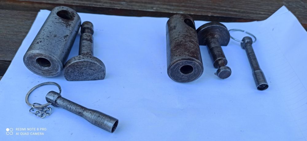 Замки часів СРСР.