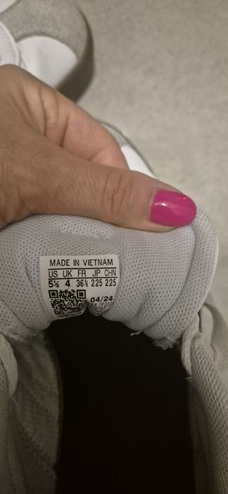 Buty sportowe damskie