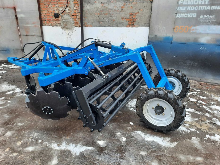 Культиватор причіпний КПГ-2,5 є навісний варіант. Борона дискова.