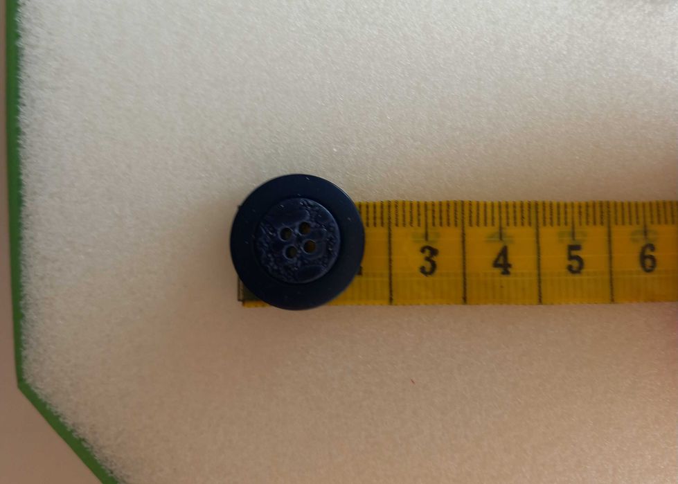 9 botões plástico azul centro trabalhado. Modernos e novos. 1,7 cm