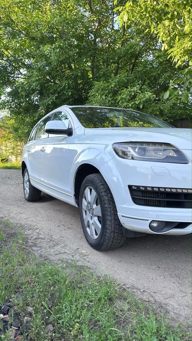 Продам машину Audi Q7