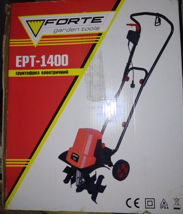 Культиватор, грунторіз для дачі.