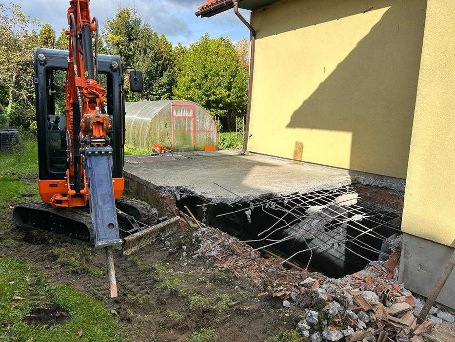 Usługi minikoparką: kopanie, wyburzanie, chwytak