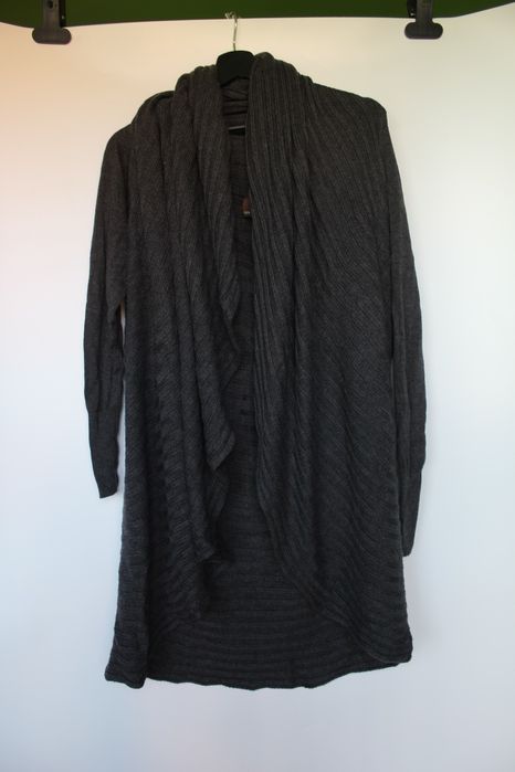 Szary grafitowy sweter narzutka kardigan Fenn Wright Manson M 38