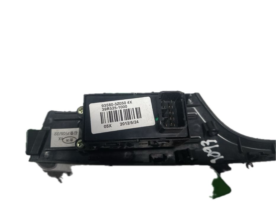 Comando / botão / interruptor vidros trás direito HYUNDAI i40 (VF)