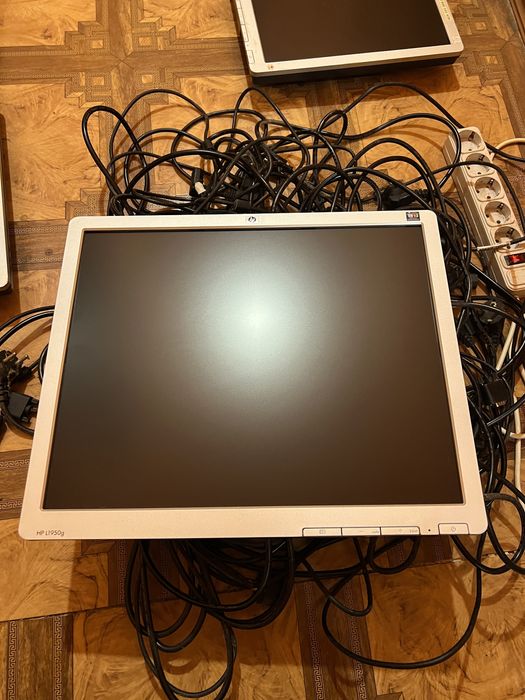 Дешев монітори 16шт. розмір 19 , для колл центра, ігрового зала