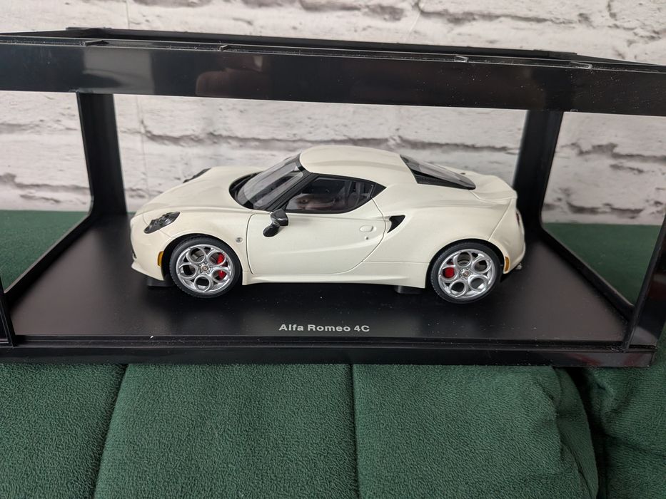 Alfa Romeo 4C Autoart 1:18
