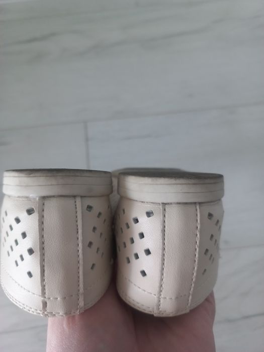 Buty dziewczęce roz 32 beżowe sandałki ażur