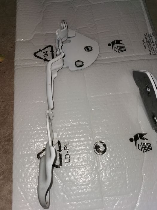 Петля капота Tesla Model 3 highland