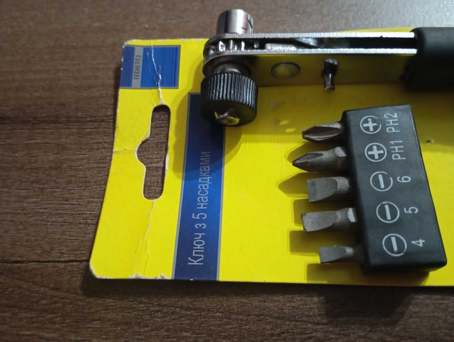 продам ключ з 5 насадками