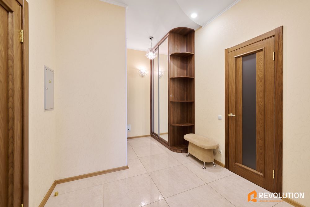 Без%, 3 кімн квартира вул. Дмитрівська 82, центр , метро, Лукʼянівська