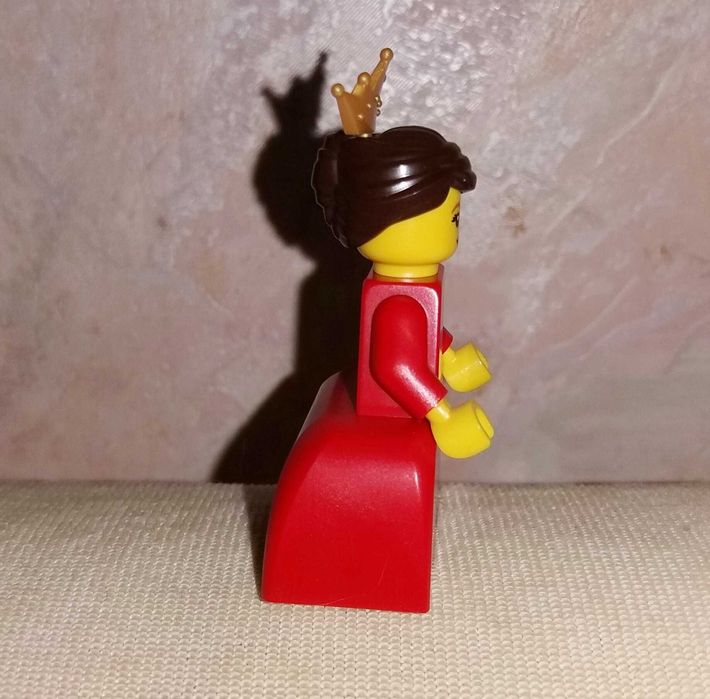 Минифигурка коллекционная Lego series 15 71011 Лего королева 2016