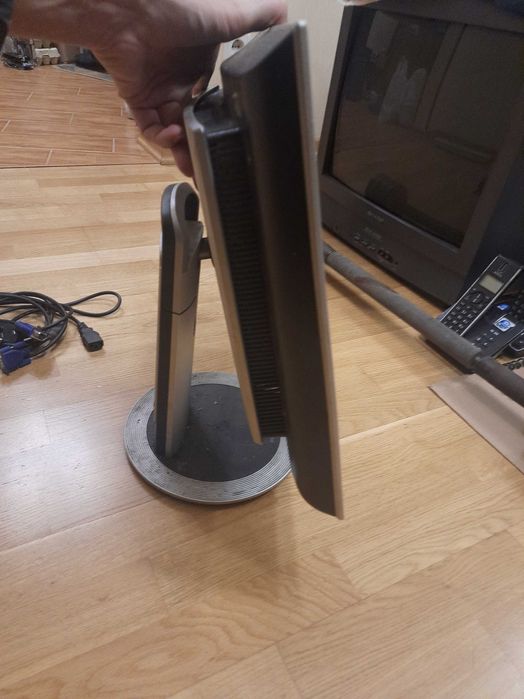 Набор из 3 мониторов: LG Flatron L1730B, Samsung 795DF, Samsung 206BW